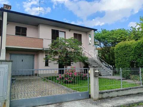 casa indipendente in vendita ad Alta Val Tidone in zona Nibbiano