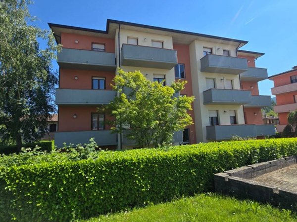 appartamento in vendita ad Alta Val Tidone in zona Nibbiano