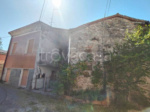 casa indipendente in vendita ad Alta Val Tidone