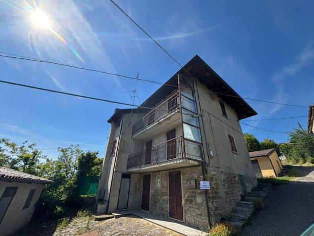 casa indipendente in vendita ad Alta Val Tidone in zona Marzonago