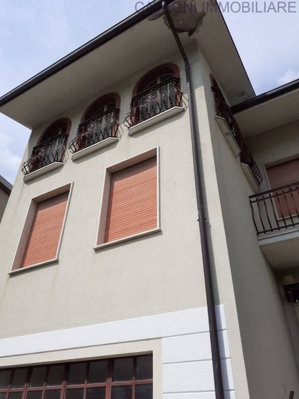 casa indipendente in vendita ad Alta Val Tidone in zona Nibbiano
