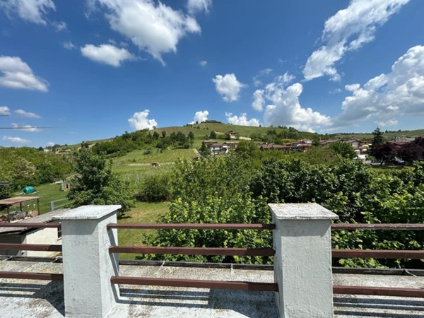 casa indipendente in vendita ad Alta Val Tidone in zona Nibbiano