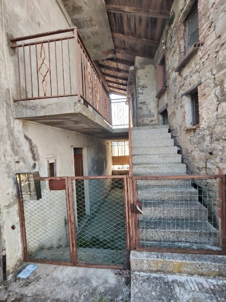 casa indipendente in vendita ad Alta Val Tidone