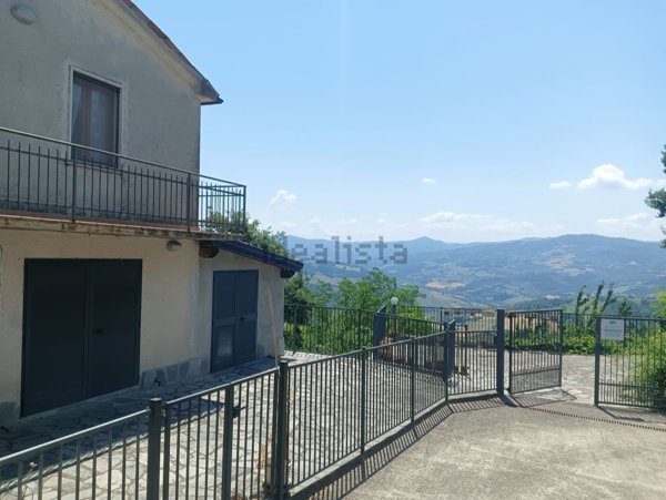 casa indipendente in vendita ad Alta Val Tidone