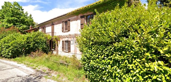 casa indipendente in vendita ad Alta Val Tidone in zona Nibbiano