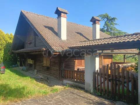 casa indipendente in vendita ad Alta Val Tidone in zona Caminata