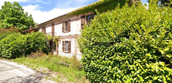 casa indipendente in vendita ad Alta Val Tidone