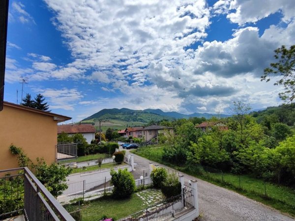 casa indipendente in vendita ad Alta Val Tidone in zona Nibbiano