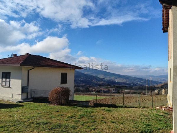 casa indipendente in vendita ad Alta Val Tidone in zona Busseto
