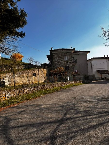 casa indipendente in vendita ad Alta Val Tidone in zona Cicogni