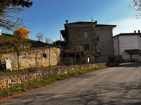 casa indipendente in vendita ad Alta Val Tidone in zona Cicogni