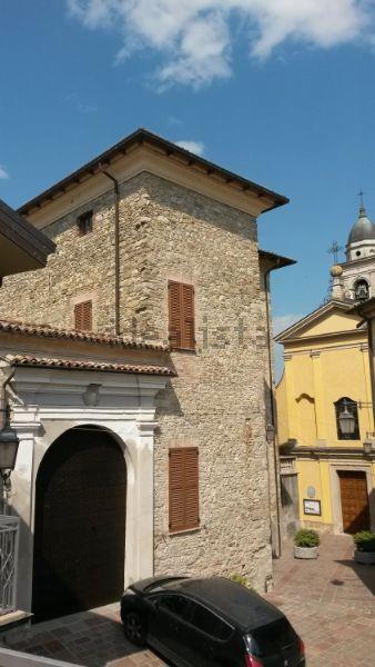 casa indipendente in vendita ad Alta Val Tidone in zona Nibbiano