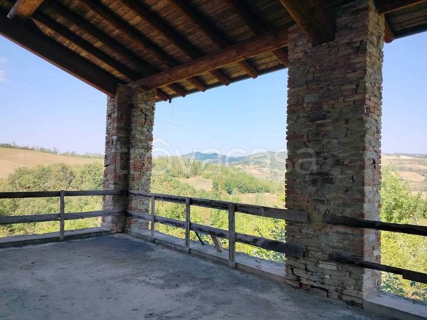 casa indipendente in vendita ad Alta Val Tidone in zona Nibbiano