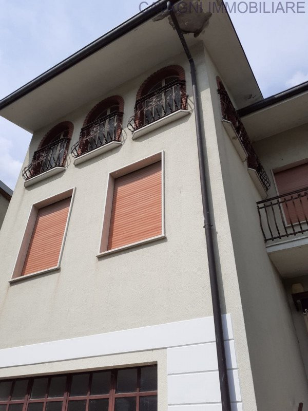 casa indipendente in vendita ad Alta Val Tidone in zona Nibbiano