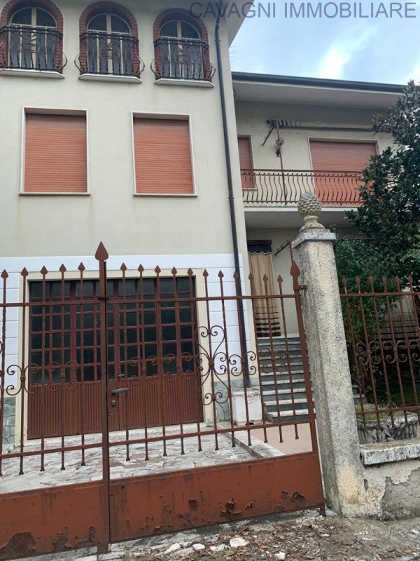 casa indipendente in vendita ad Alta Val Tidone in zona Nibbiano