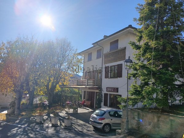 locale commerciale in vendita ad Alta Val Tidone in zona Pecorara