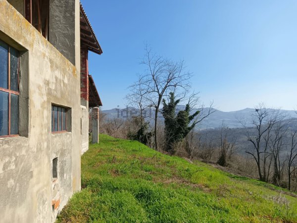 appartamento in vendita ad Alta Val Tidone in zona Roncaglie