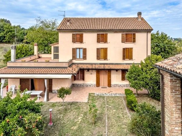 casa indipendente in vendita ad Alta Val Tidone