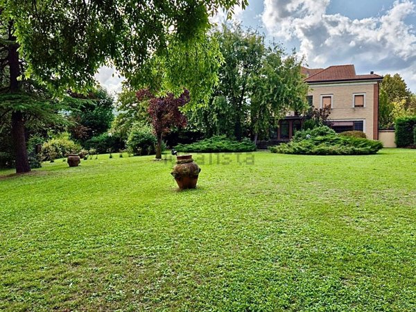 casa indipendente in vendita ad Alta Val Tidone in zona Nibbiano