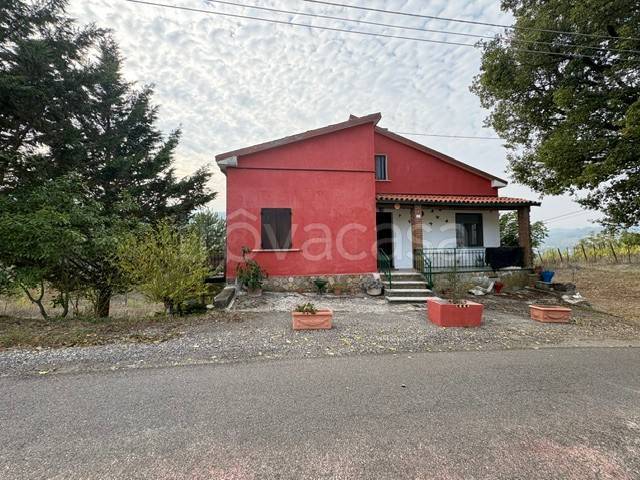 casa indipendente in vendita ad Alta Val Tidone in zona Nibbiano
