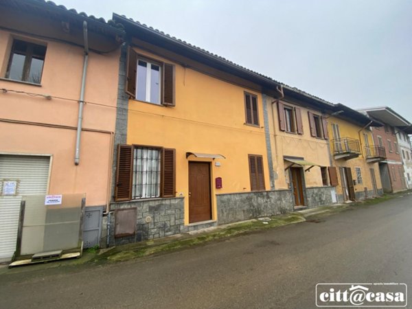 casa indipendente in vendita a Lamporo