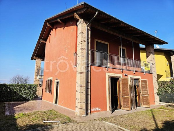 casa indipendente in vendita a Lamporo