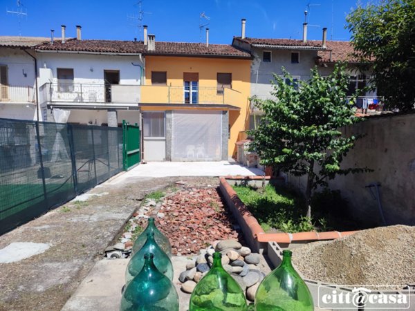casa indipendente in vendita a Lamporo