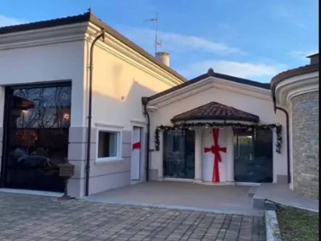 casa indipendente in vendita a Lenta