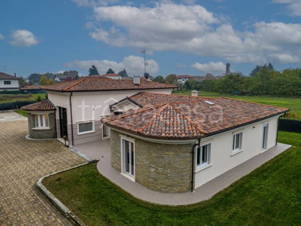 casa indipendente in vendita a Lenta
