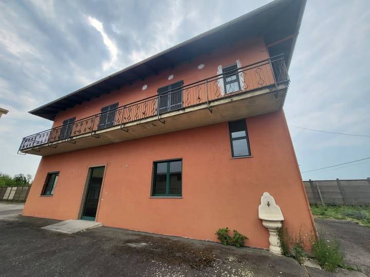 casa indipendente in vendita a Lenta