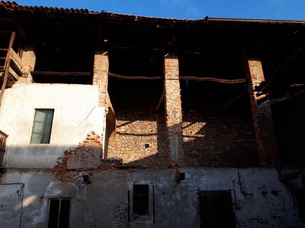 appartamento in vendita a Lenta