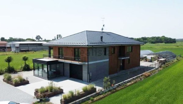 casa indipendente in vendita a Lenta