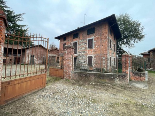 casa indipendente in vendita a Lenta