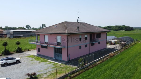 casa indipendente in vendita a Lenta