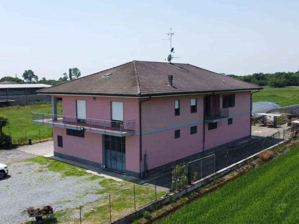 casa indipendente in vendita a Lenta