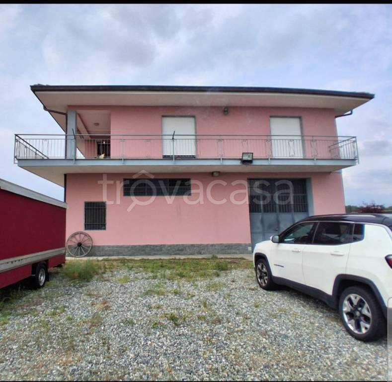 casa indipendente in vendita a Lenta
