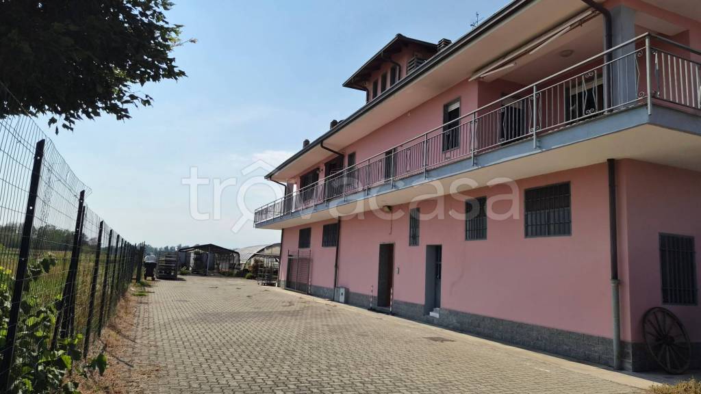 casa indipendente in vendita a Lenta