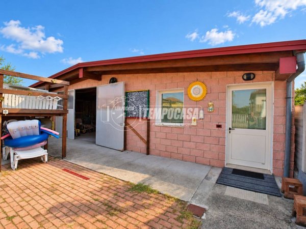 casa indipendente in vendita a Lenta