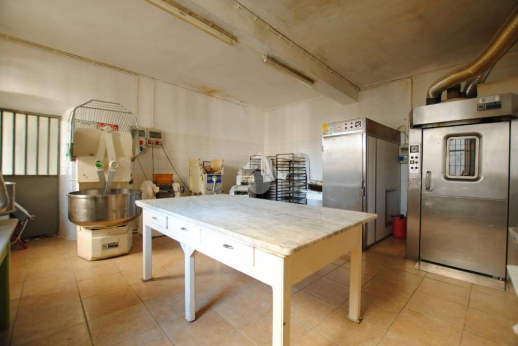 negozio in vendita a Livorno Ferraris