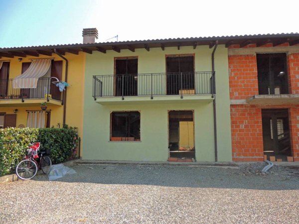 casa indipendente in vendita a Livorno Ferraris