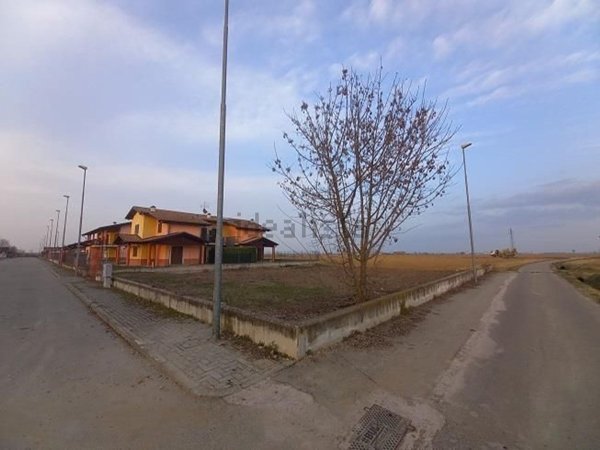 terreno edificabile in vendita a Livorno Ferraris