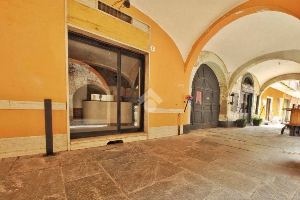 negozio in vendita a Livorno Ferraris