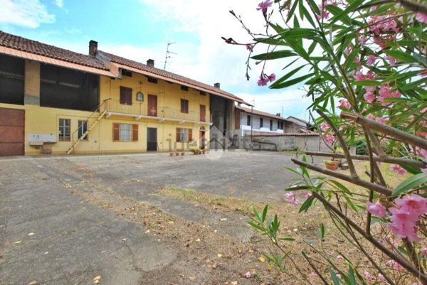 pentavano in vendita a Livorno Ferraris in zona Gerbidi