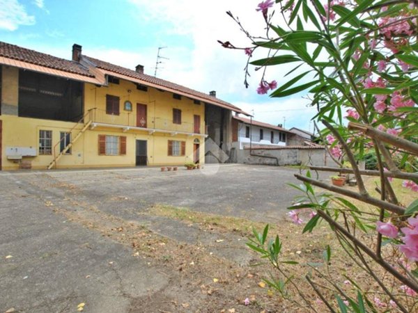 pentavano in vendita a Livorno Ferraris