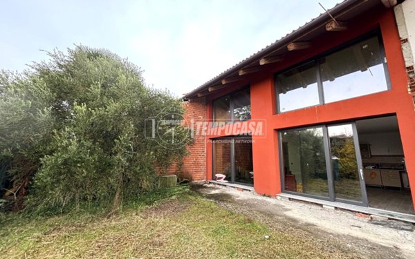 casa indipendente in vendita a Livorno Ferraris