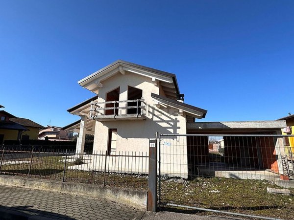 casa indipendente in vendita a Livorno Ferraris