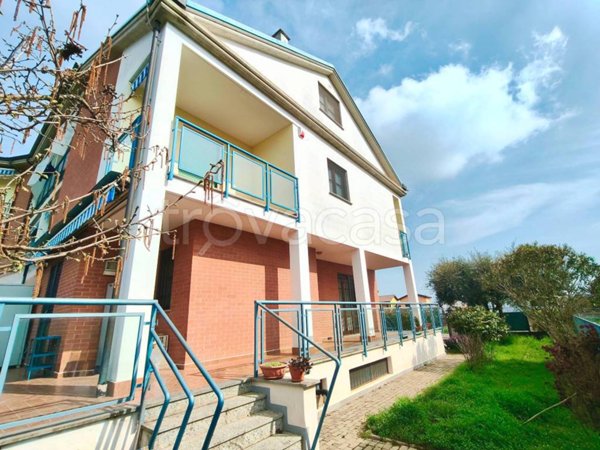 casa indipendente in vendita a Livorno Ferraris