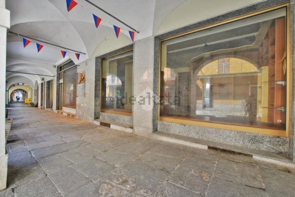 negozio in vendita a Livorno Ferraris in zona Garavoglie