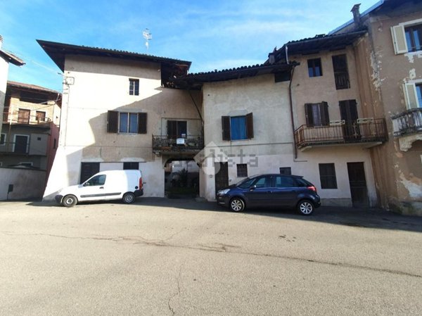 casa indipendente in vendita a Lozzolo