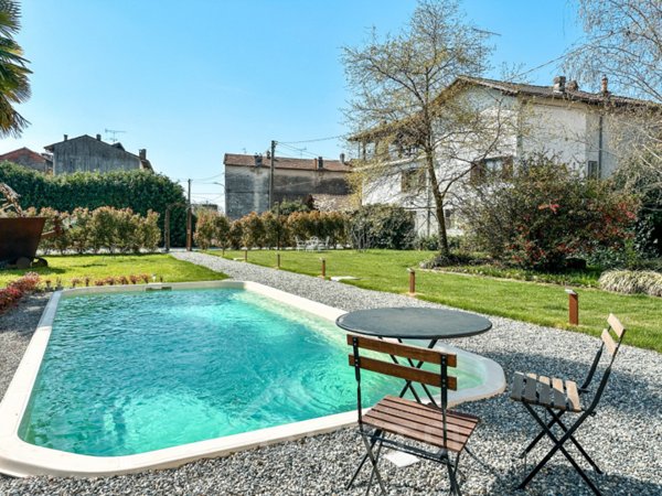 casa indipendente in vendita a Lozzolo